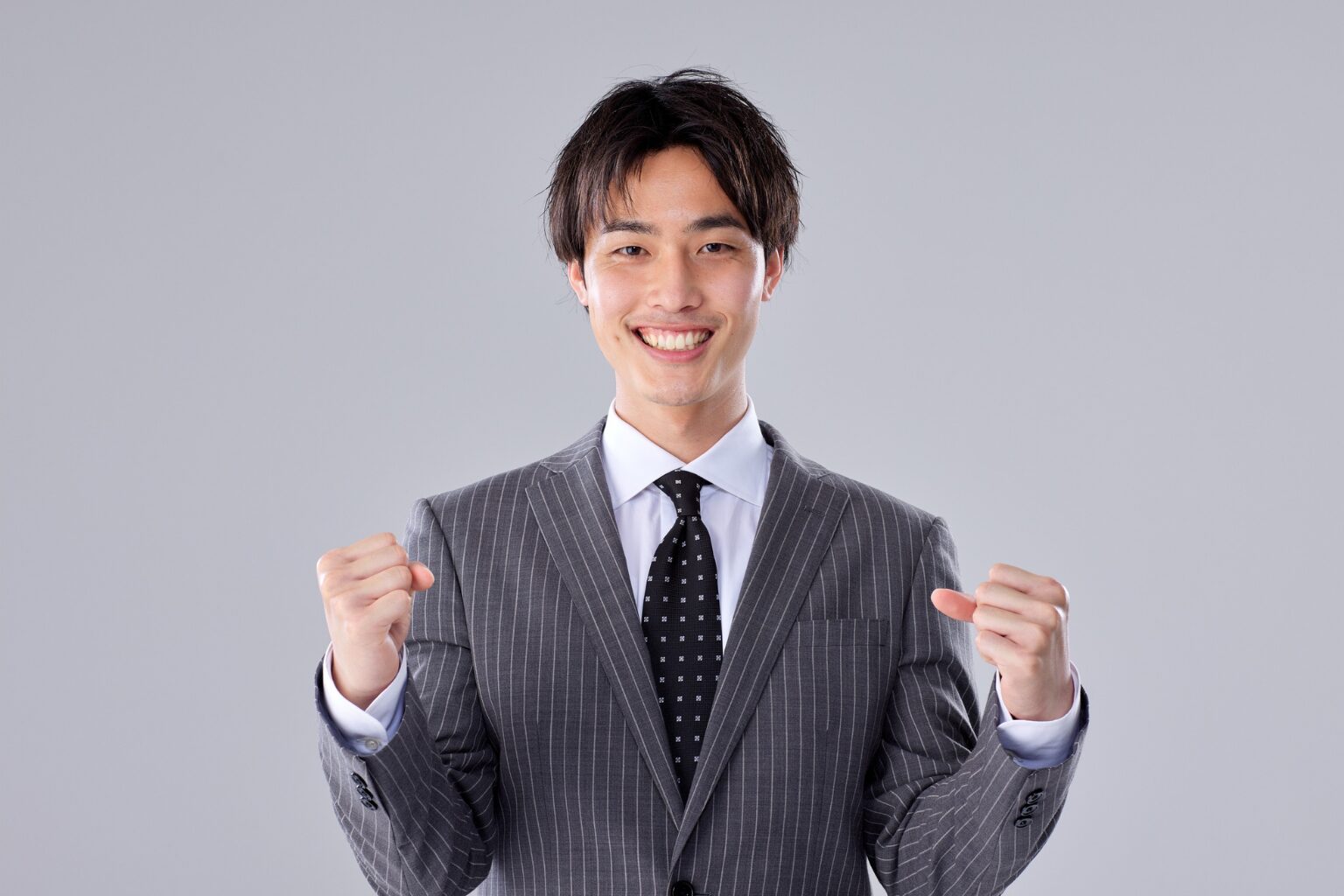 ガッツポーズするビジネスマン