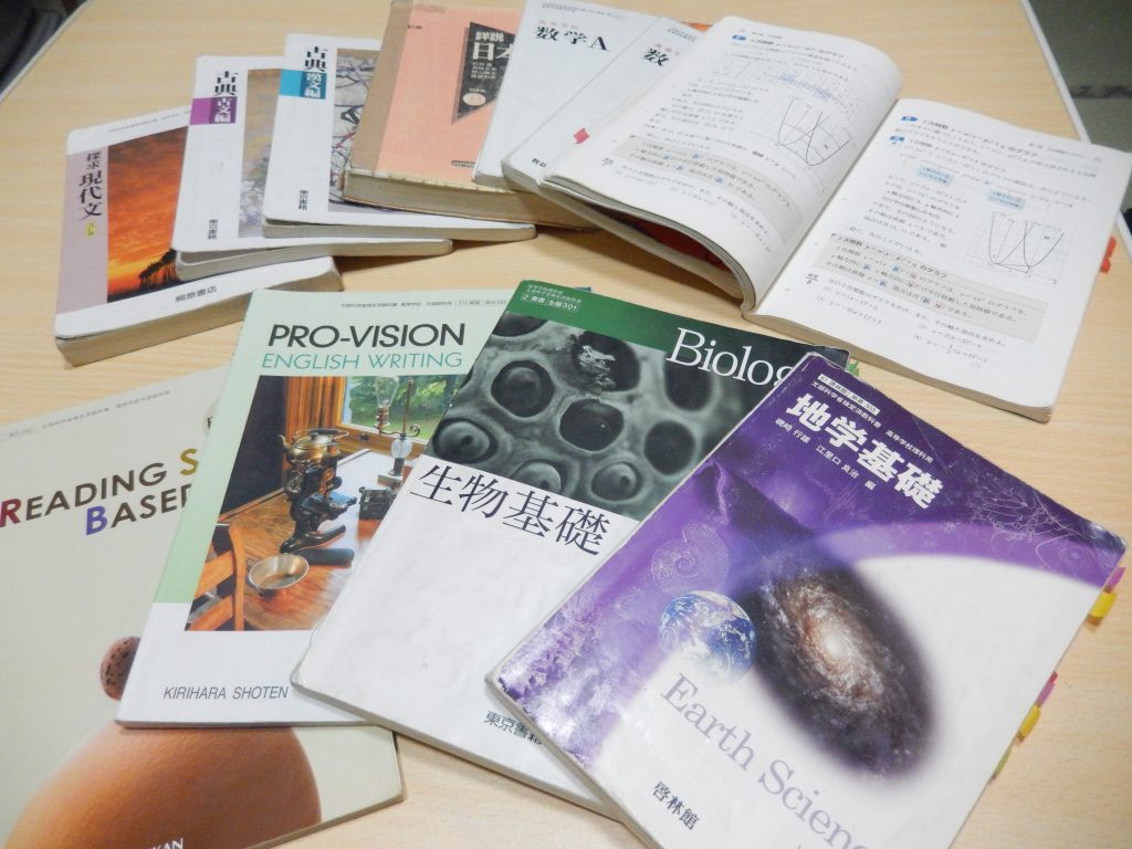 ２教科書バラマキ