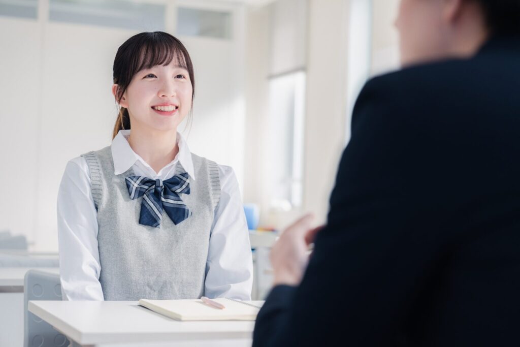 面談をする女子生徒