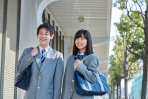 笑顔の男子生徒と女子生徒
