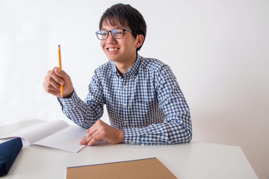 私服の男子中学生